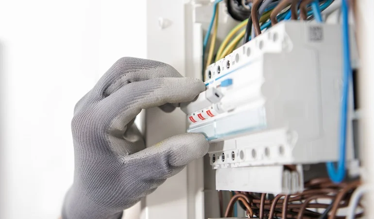 Electrician în Timișoara – Garanția unei lucrări sigure și eficiente