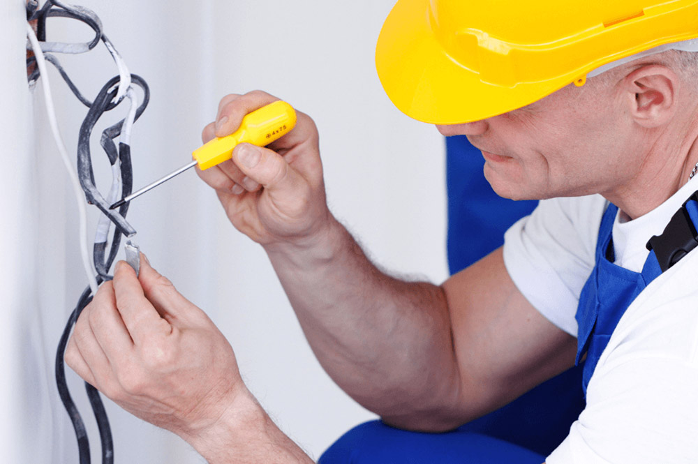 Electrician în Dumbrăvița – Servicii profesionale pentru locuințe și firme