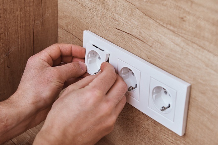 Ce trebuie să știi despre montajul prizelor și al întrerupătoarelor în locuințele noi